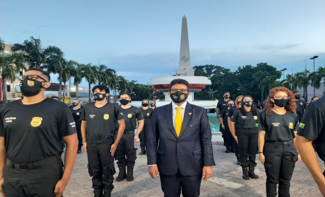 Gladson cumpre promessa e empossa 179 agentes, delegados e auxiliares da Polícia Civil